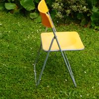 N. 12 sedie metallo/plastica modello robusto.