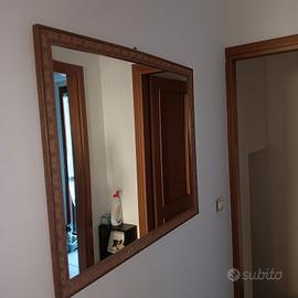 specchio da parete con cornice in legno 