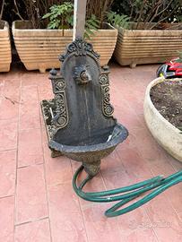 Fontana da parete per esterno in ghisa