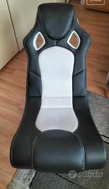 Sedia a dondolo similpelle con altoparlanti