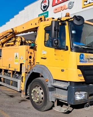 Mercedes Benz con pompa Putzmeister 20-4-RZ