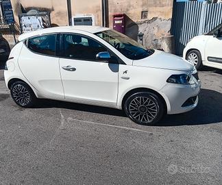 lancia ypsilon Alberta ferretti 1.000 hybrid unico
