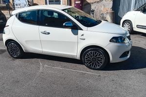 lancia ypsilon Alberta ferretti 1.000 hybrid unico