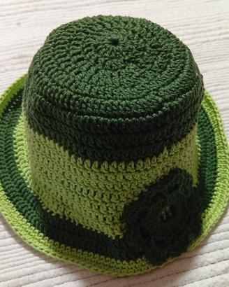 Cappellino lavorato a mano 