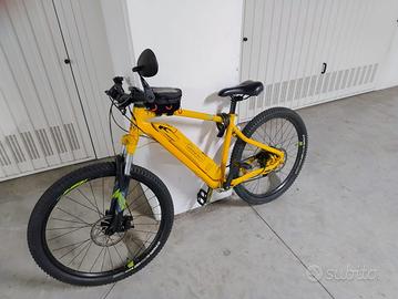 Mountain Bike bici elettrica Rockrider st-100