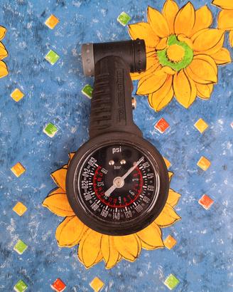 Misuratore di pressione per pneumatici biciclette