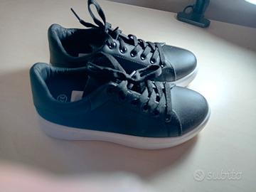 scarpe da tennis 37 e stivaletto 36