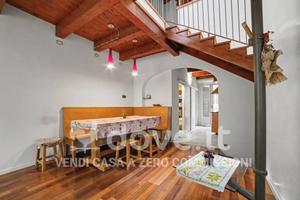 Casa indipendente di 195 m² con 3 locali e box aut