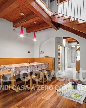 Casa indipendente di 195 m² con 3 locali e box aut