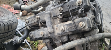 Motore yamaha r1 a carburatore