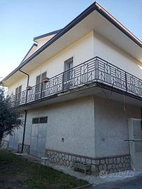 Villa di 300 m² con più di 5 locali e box auto dop