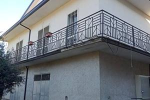 Villa di 300 m² con più di 5 locali e box auto dop