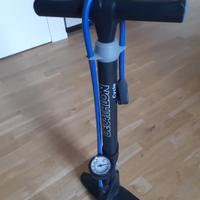 Pompa a colonna con manometro