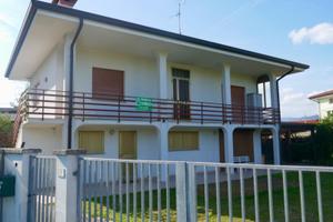 CASA INDIPENDENTE: spazio, versatilità e giardi...