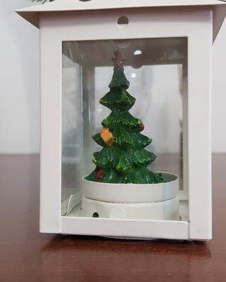 Piccola lanterna natalizia con candela albero   