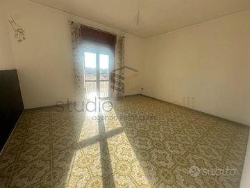 Appartamento Di Ampia Quadratura In Condominio