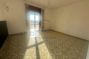 Appartamento Di Ampia Quadratura In Condominio