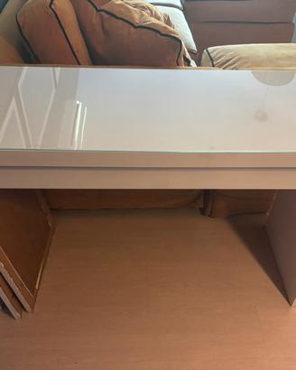 Scrivania Ikea Malm con piano in vetro