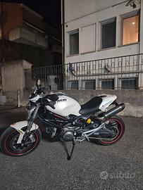Ducati monster 696