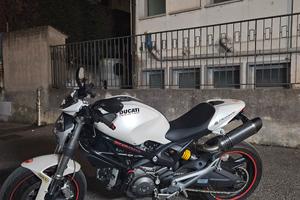 Ducati monster 696