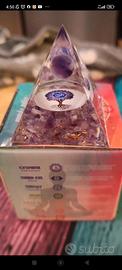 Piramide orgonite simboli Albero Vita,Om
sacri,top