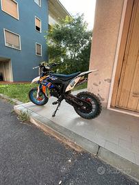Mini cross