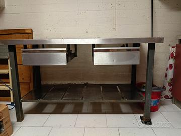 tavolo in acciaio da lavoro