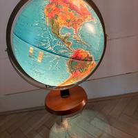 Mappamondo che si illumina