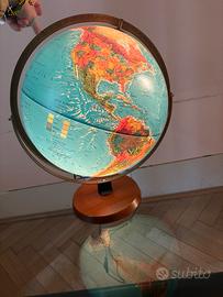 Mappamondo che si illumina