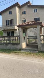 Porzione di bifamiliare con giardino privato