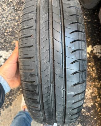 Gomme auto