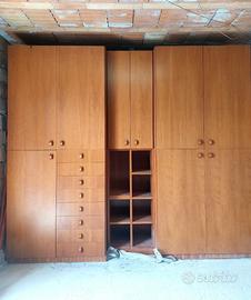 armadio in legno 