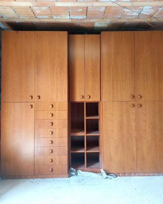 armadio in legno 