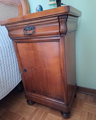 comodini legno noce fine
