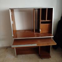 scrivania porta pc