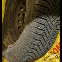 Gomme neve Yaris Sol 185/60 R15 montate su cerchi