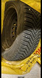 Gomme neve Yaris Sol 185/60 R15 montate su cerchi