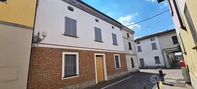 ampia casa indipendente con terrazzo e possibilità