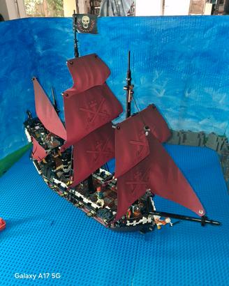 Lego Pirati dei Caraibi 4195 Qeen Anne's Revenge 
