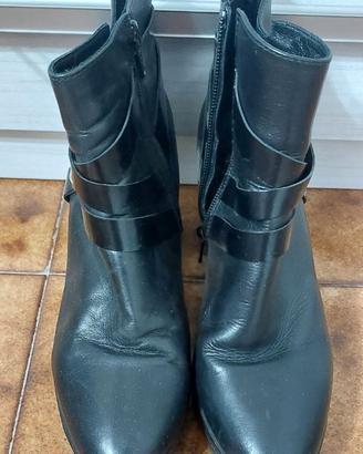 Stivaletto nero donna