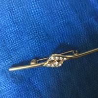 Spilla dorata argento 925 con zaffiri bianchi