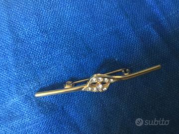 Spilla dorata argento 925 con zaffiri bianchi