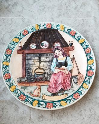 Piatto in ceramica artigianale marchio Il Falco 