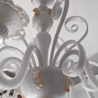 elegante lampadario in vetro di Murano