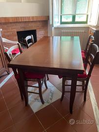 Tavolo in legno massello con prolunghe