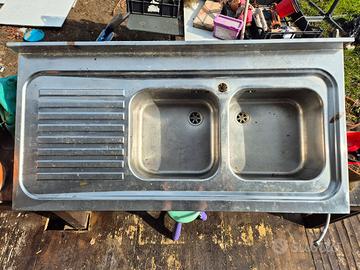 Doppio lavabo alluminio con piano a sinistra