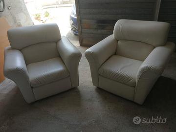 Divano letto - poltrone e tavolo basso