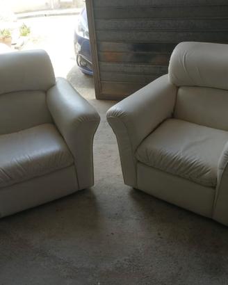 Divano letto - poltrone e tavolo basso