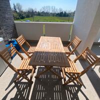 Tavolo e sedie da giardino