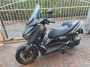 Yamaha XMAX 400 Iron Max